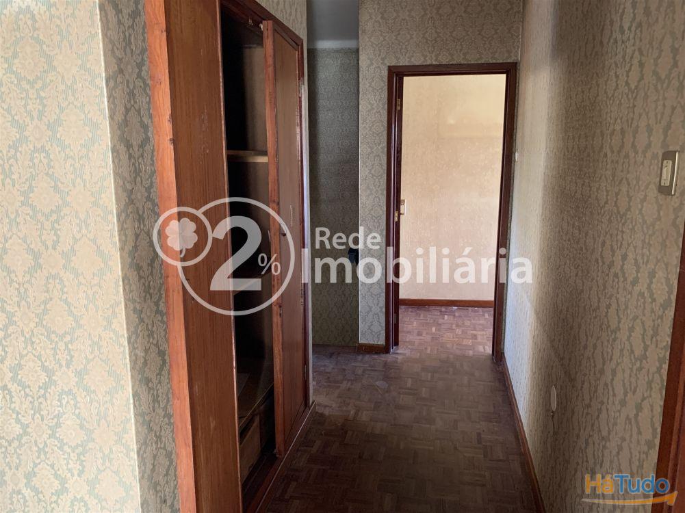 Moradia de dois pisos em São Bernardo Moradia de dois pisos em São Bernardo