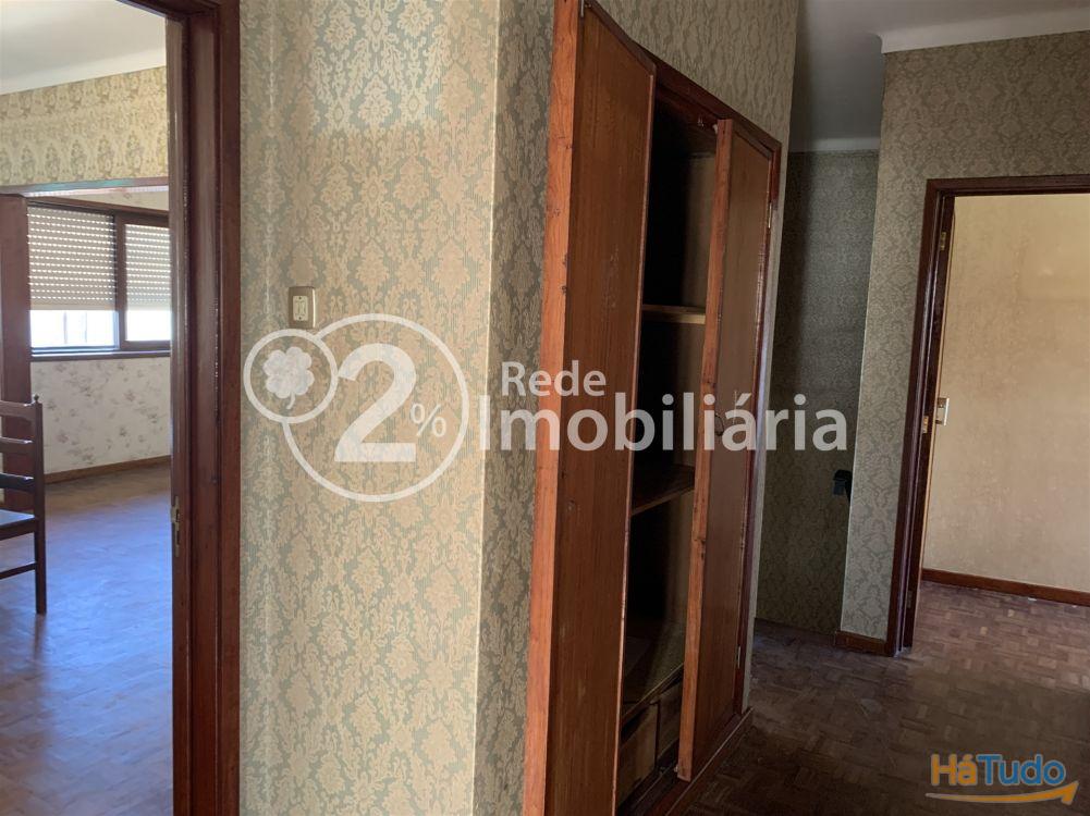 Moradia de dois pisos em São Bernardo Moradia de dois pisos em São Bernardo