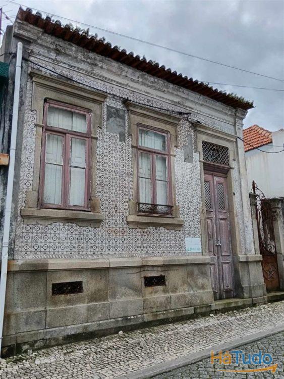 Moradia Centro de Ilhavo, c/duas entradas independentes p/restaurar c/potencial p/várias frações. Moradia Centro de Ilhavo, c/duas entradas independentes p/restaurar c/potencial p/várias frações.