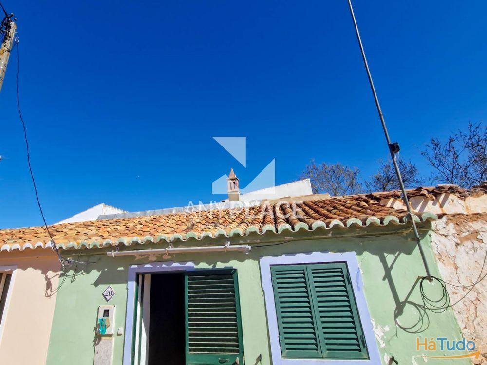 Moradia típica Algarvia para renovar situada no sítio da Nave dos Cordeiros. Moradia típica Algarvia para renovar situada no sítio da Nave dos Cordeiros.