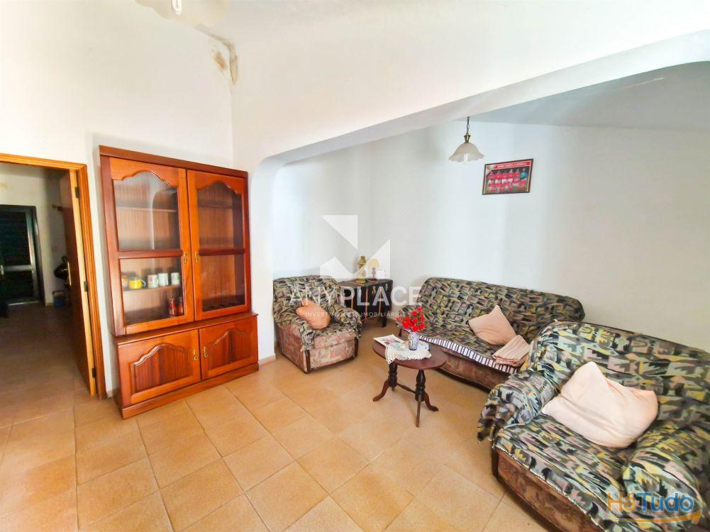 Moradia típica Algarvia para renovar situada no sítio da Nave dos Cordeiros. Moradia típica Algarvia para renovar situada no sítio da Nave dos Cordeiros.