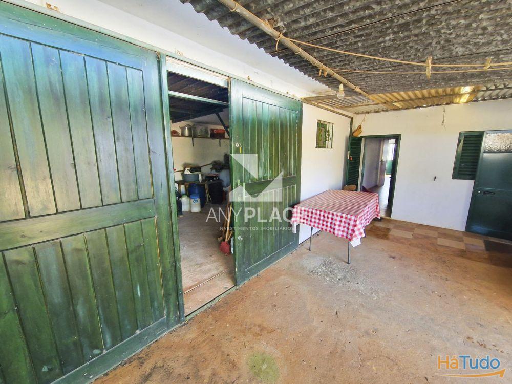 Moradia típica Algarvia para renovar situada no sítio da Nave dos Cordeiros. Moradia típica Algarvia para renovar situada no sítio da Nave dos Cordeiros.