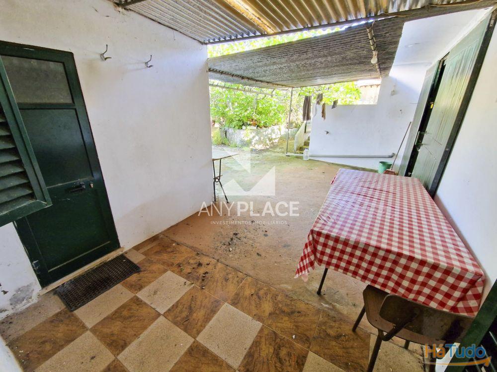 Moradia típica Algarvia para renovar situada no sítio da Nave dos Cordeiros. Moradia típica Algarvia para renovar situada no sítio da Nave dos Cordeiros.