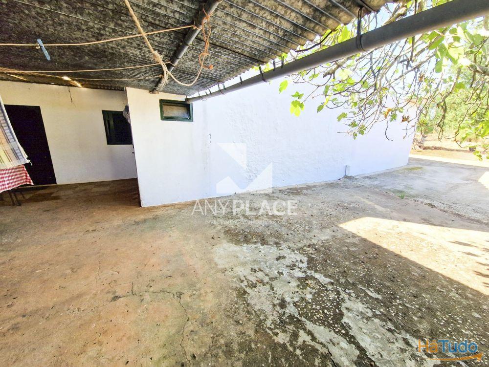 Moradia típica Algarvia para renovar situada no sítio da Nave dos Cordeiros. Moradia típica Algarvia para renovar situada no sítio da Nave dos Cordeiros.