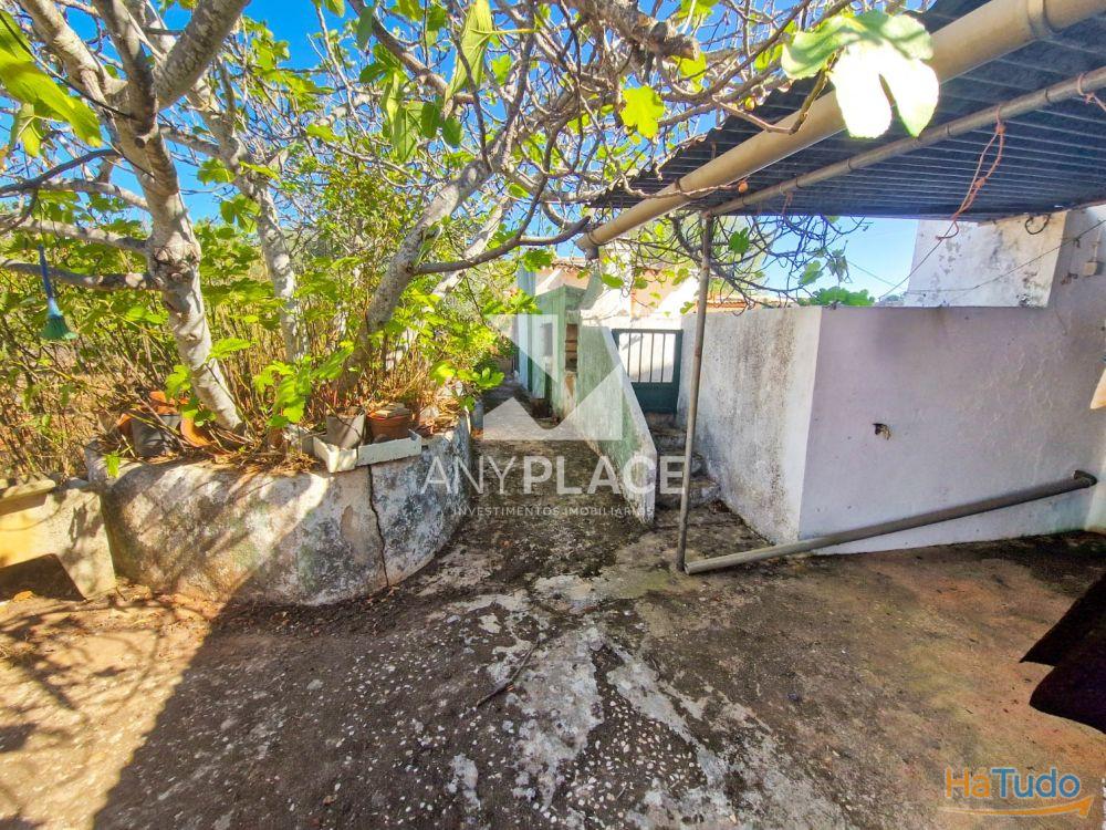 Moradia típica Algarvia para renovar situada no sítio da Nave dos Cordeiros. Moradia típica Algarvia para renovar situada no sítio da Nave dos Cordeiros.