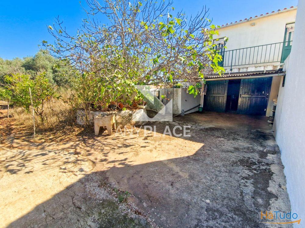 Moradia típica Algarvia para renovar situada no sítio da Nave dos Cordeiros. Moradia típica Algarvia para renovar situada no sítio da Nave dos Cordeiros.