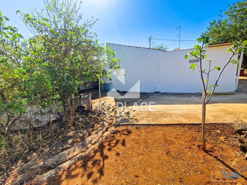 Moradia típica Algarvia para renovar situada no sítio da Nave dos Cordeiros. Moradia típica Algarvia para renovar situada no sítio da Nave dos Cordeiros.