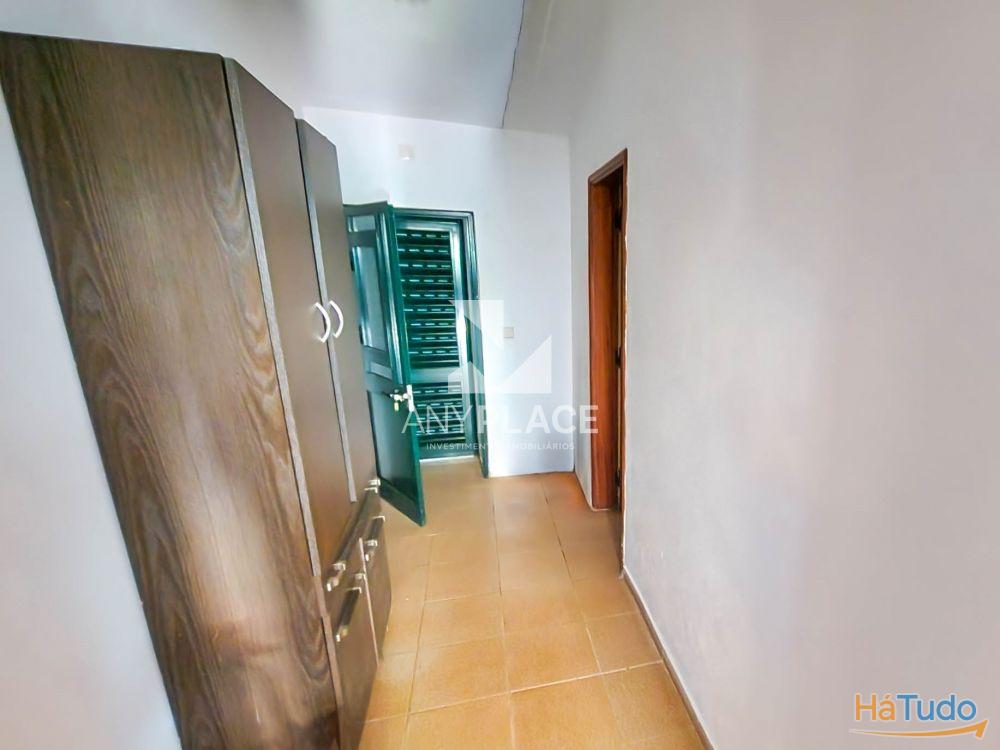 Moradia típica Algarvia para renovar situada no sítio da Nave dos Cordeiros. Moradia típica Algarvia para renovar situada no sítio da Nave dos Cordeiros.