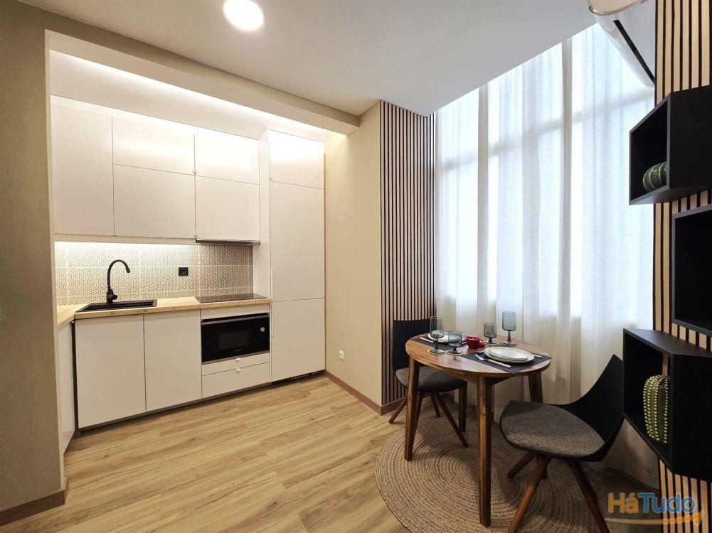 Apartamento/Escritório Remodelado Próximo ao Polo Universitário e Hospital São João Apartamento/Escritório Remodelado Próximo ao Polo Universitário e Hospital São João