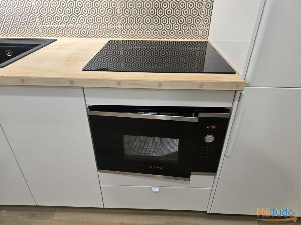 Apartamento/Escritório Remodelado Próximo ao Polo Universitário e Hospital São João Apartamento/Escritório Remodelado Próximo ao Polo Universitário e Hospital São João