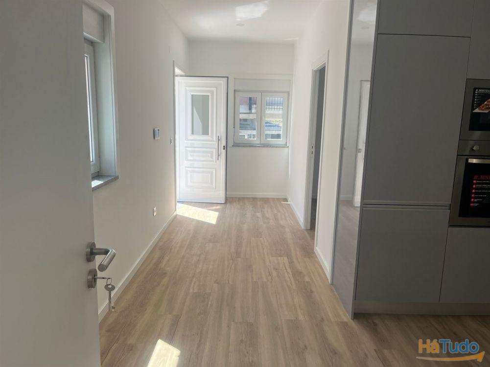 Moradia V1 Totalmente Reabilitada em Rio Tinto Moradia V1 Totalmente Reabilitada em Rio Tinto