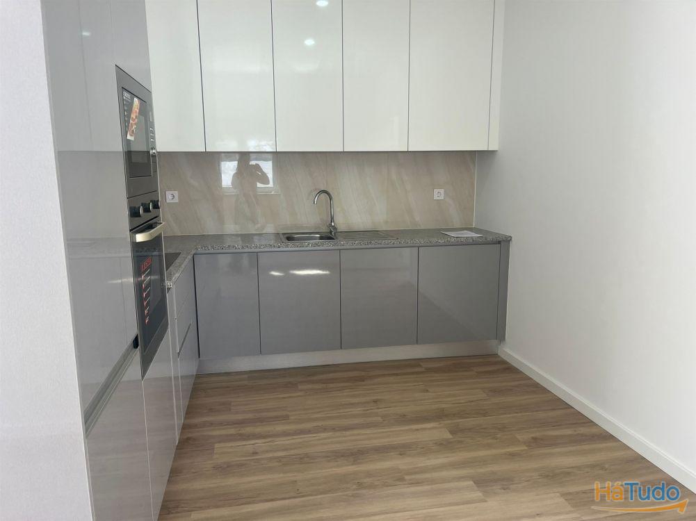 Moradia V1 Totalmente Reabilitada em Rio Tinto Moradia V1 Totalmente Reabilitada em Rio Tinto