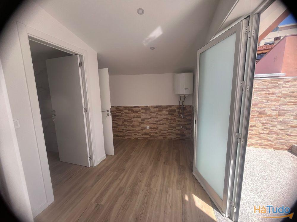 Moradia V1 Totalmente Reabilitada em Rio Tinto Moradia V1 Totalmente Reabilitada em Rio Tinto