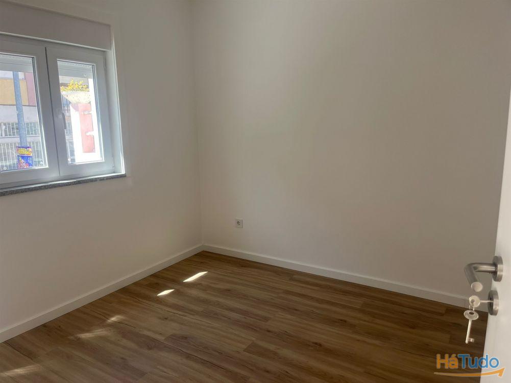 Moradia V1 Totalmente Reabilitada em Rio Tinto Moradia V1 Totalmente Reabilitada em Rio Tinto