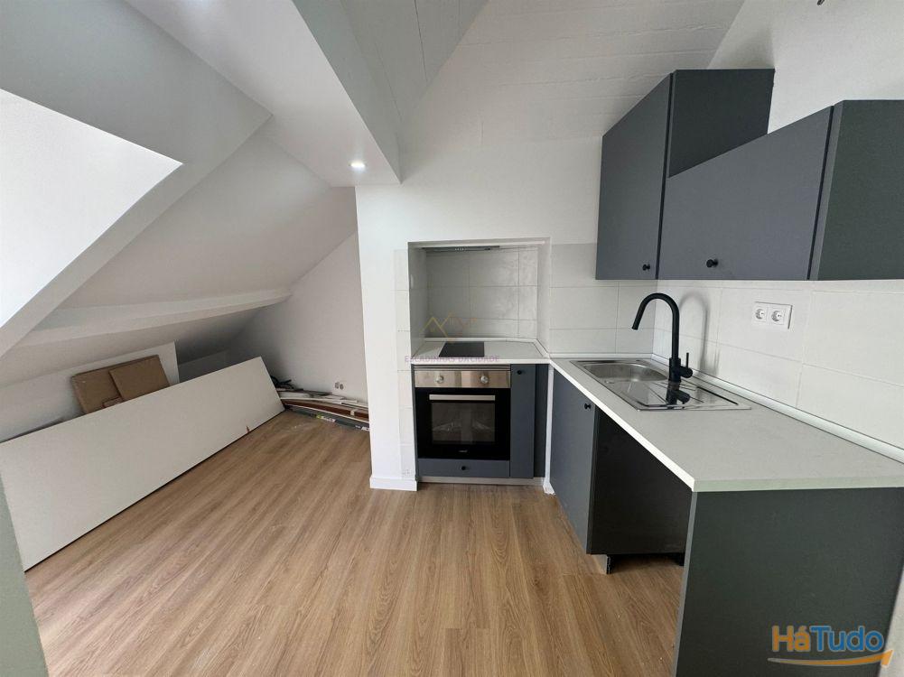 T1 Remodelado com Terraço, no Largo das Olarias T1 Remodelado com Terraço, no Largo das Olarias