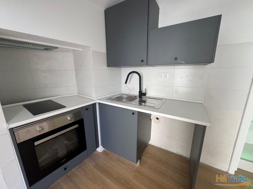 T1 Remodelado com Terraço, no Largo das Olarias T1 Remodelado com Terraço, no Largo das Olarias