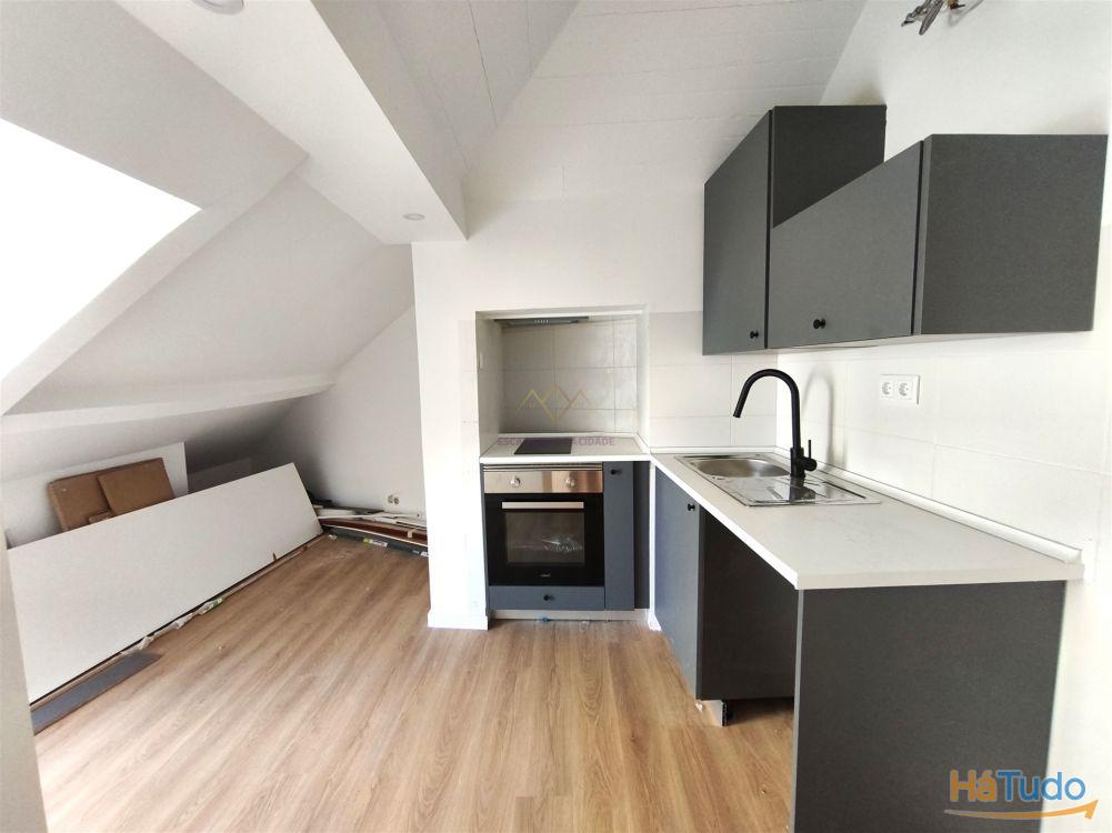 T1 Remodelado com Terraço, no Largo das Olarias T1 Remodelado com Terraço, no Largo das Olarias