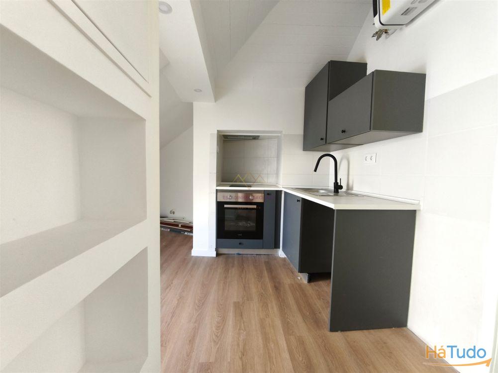 T1 Remodelado com Terraço, no Largo das Olarias T1 Remodelado com Terraço, no Largo das Olarias