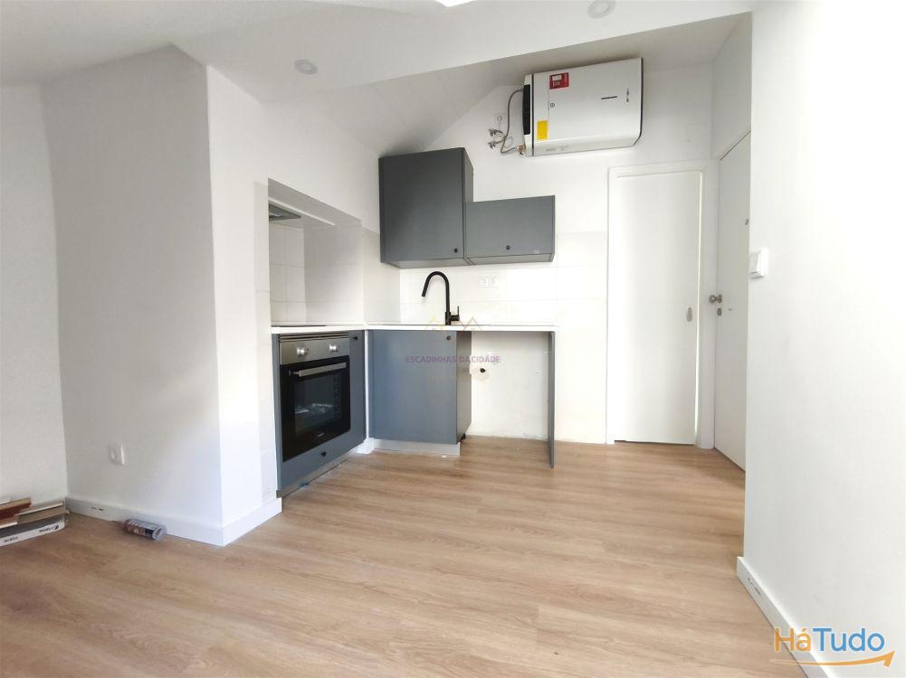 T1 Remodelado com Terraço, no Largo das Olarias T1 Remodelado com Terraço, no Largo das Olarias