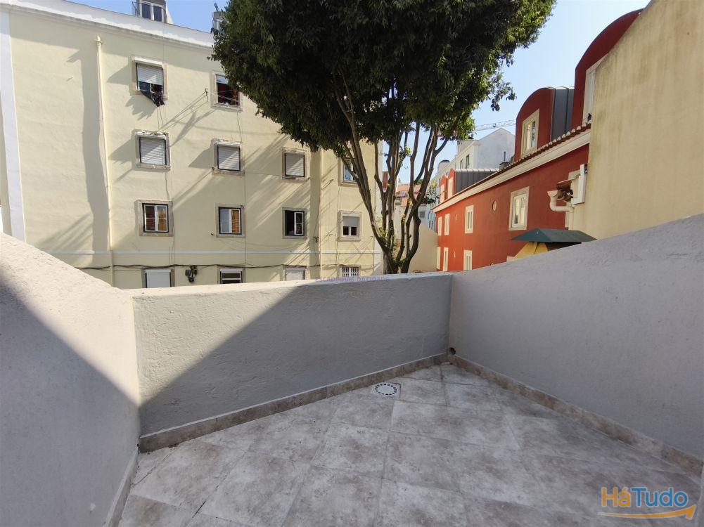 T1 Remodelado com Terraço, no Largo das Olarias T1 Remodelado com Terraço, no Largo das Olarias