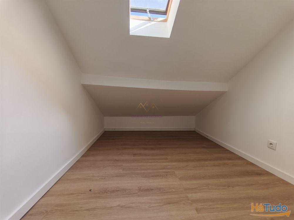 T1 Remodelado com Terraço, no Largo das Olarias T1 Remodelado com Terraço, no Largo das Olarias