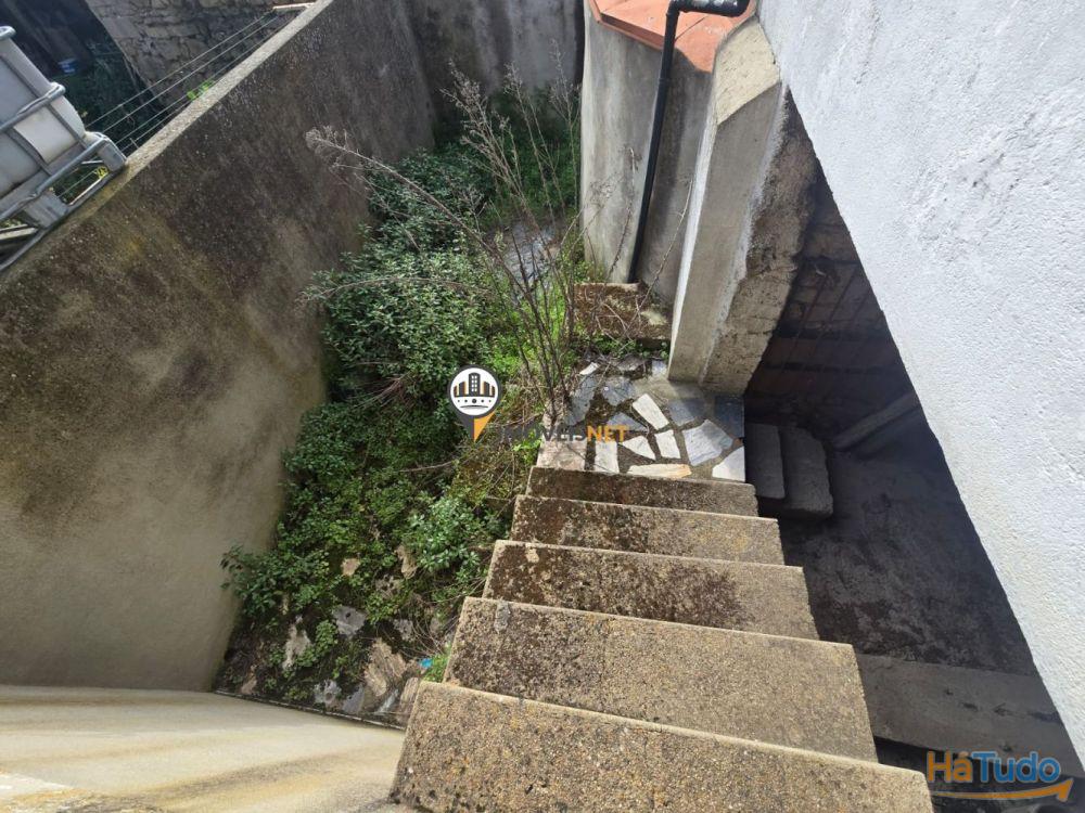 Moradia em banda com 2 pisos e logradouro, Povoa Rio Moinhos, Castelo Branco Moradia em banda com 2 pisos e logradouro, Povoa Rio Moinhos, Castelo Branco