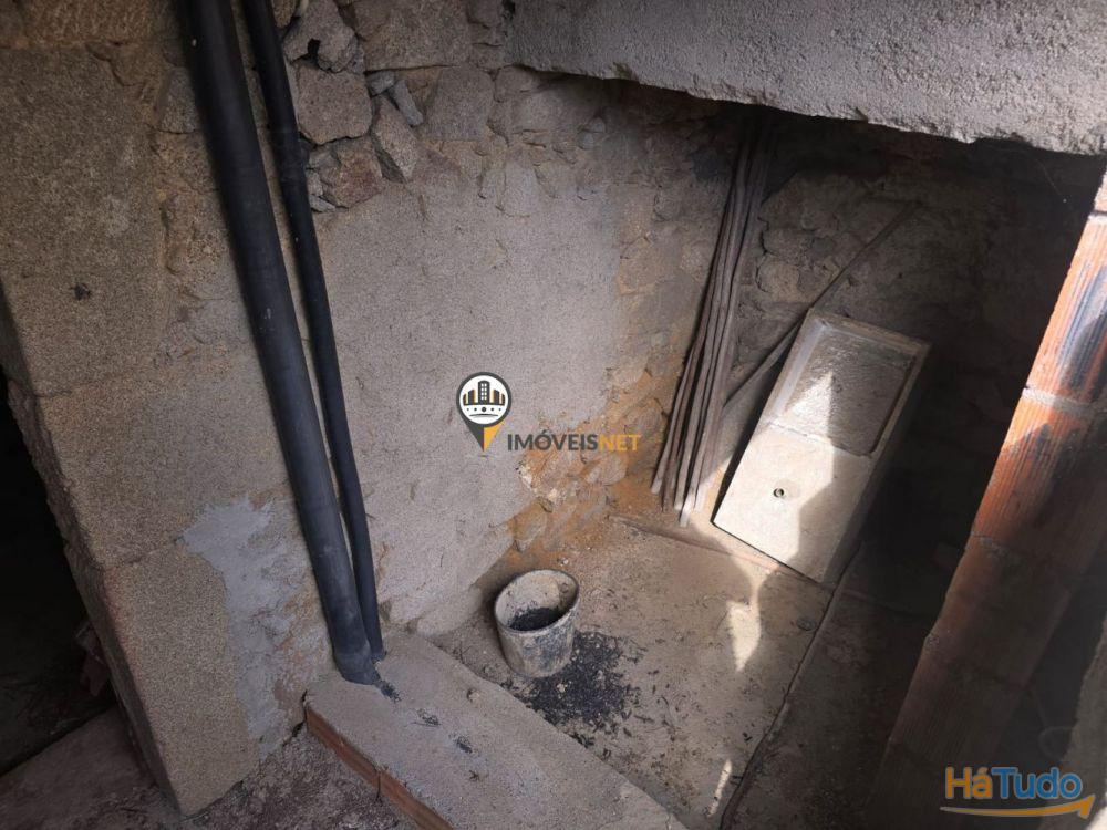 Moradia em banda com 2 pisos e logradouro, Povoa Rio Moinhos, Castelo Branco Moradia em banda com 2 pisos e logradouro, Povoa Rio Moinhos, Castelo Branco