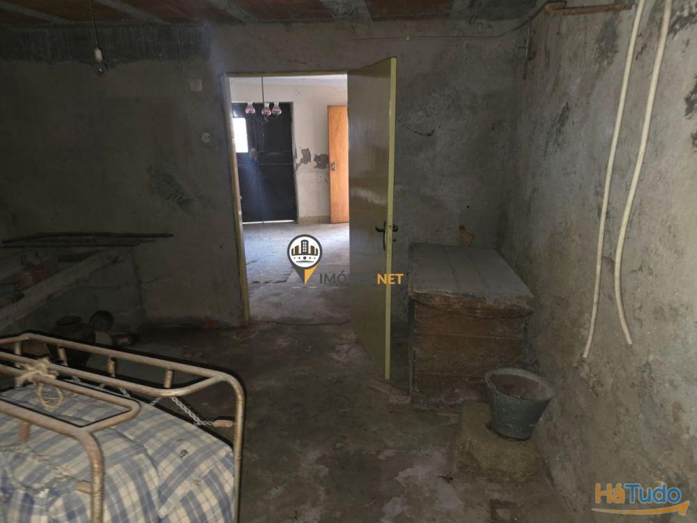 Moradia em banda com 2 pisos e logradouro, Povoa Rio Moinhos, Castelo Branco Moradia em banda com 2 pisos e logradouro, Povoa Rio Moinhos, Castelo Branco