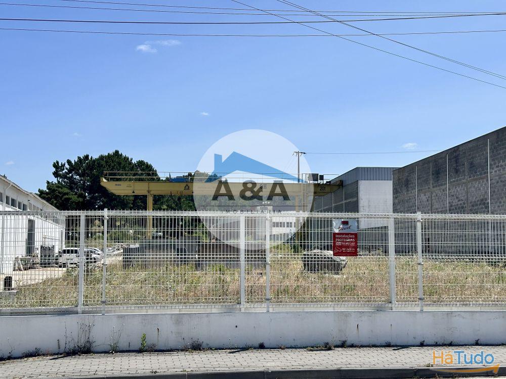 Terreno em Zona Industrial ? 2.000 m² com Ponte Rolante de 20 Ton Terreno em Zona Industrial ? 2.000 m² com Ponte Rolante de 20 Ton