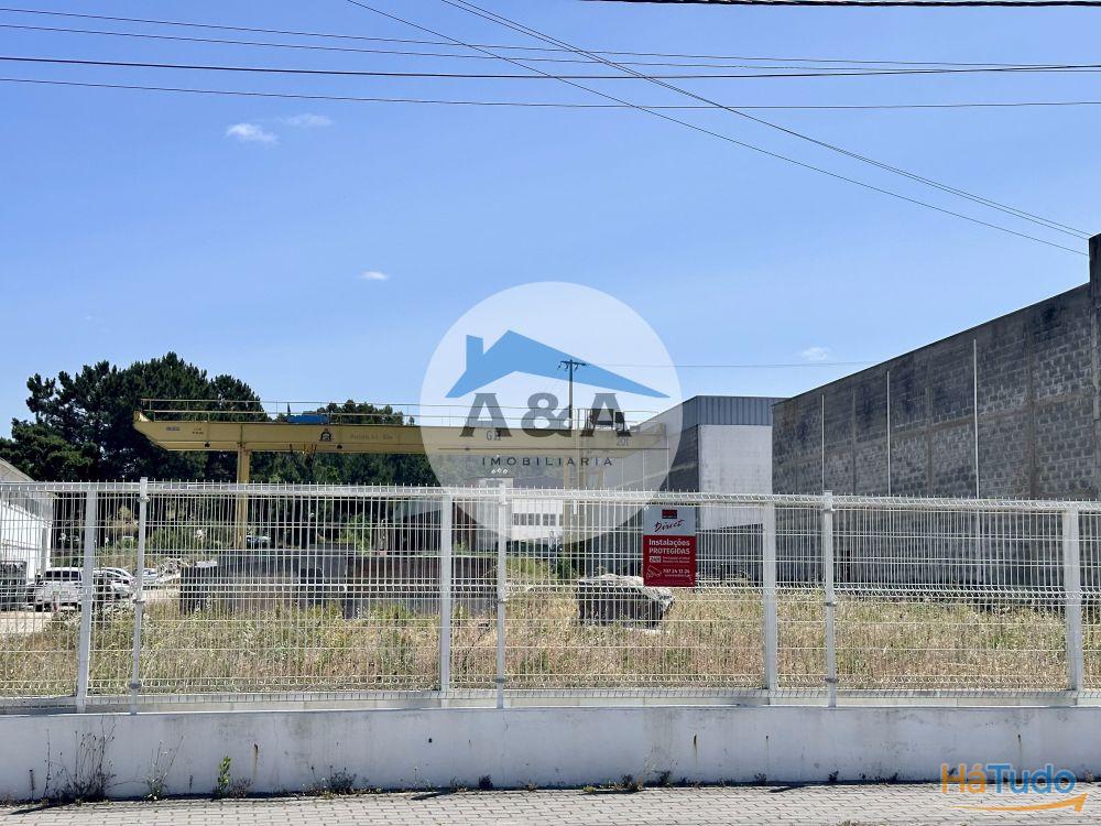 Terreno em Zona Industrial ? 2.000 m² com Ponte Rolante de 20 Ton Terreno em Zona Industrial ? 2.000 m² com Ponte Rolante de 20 Ton
