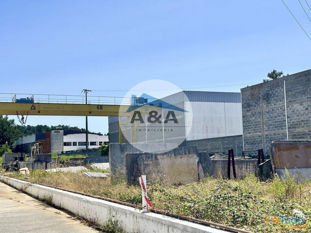 Terreno em Zona Industrial ? 2.000 m² com Ponte Rolante de 20 Ton Terreno em Zona Industrial ? 2.000 m² com Ponte Rolante de 20 Ton