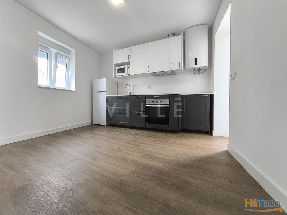 Moradia totalmente remodelada dividida em 4 unidades Moradia totalmente remodelada dividida em 4 unidades