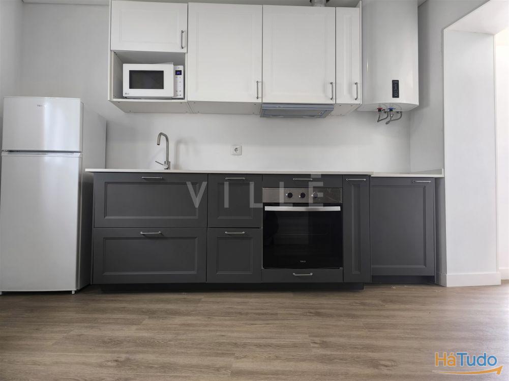 Moradia totalmente remodelada dividida em 4 unidades Moradia totalmente remodelada dividida em 4 unidades