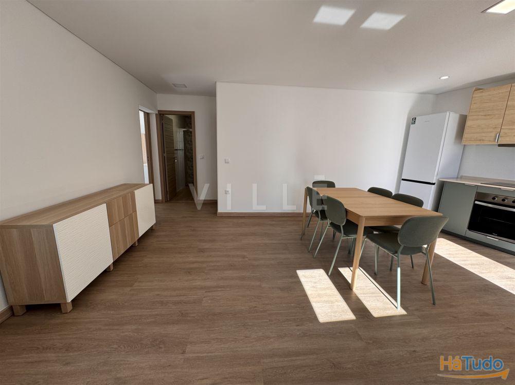 Moradia totalmente remodelada dividida em 4 unidades Moradia totalmente remodelada dividida em 4 unidades