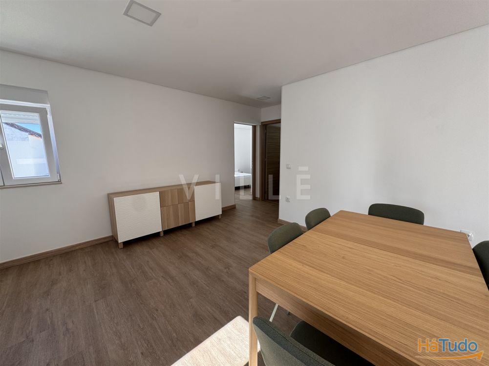 Moradia totalmente remodelada dividida em 4 unidades Moradia totalmente remodelada dividida em 4 unidades