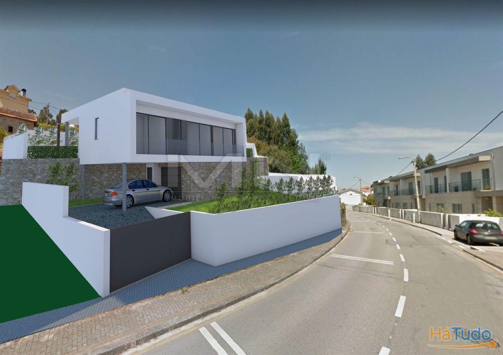 Moradia de 4 frentes - vendida em fase de acabamentos Moradia de 4 frentes - vendida em fase de acabamentos