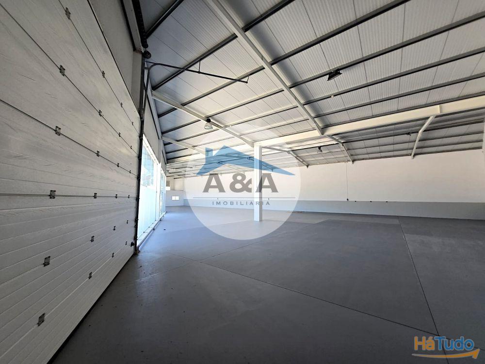 Armazm para comrcio e servios ? 750 m com excelente visibilidade!