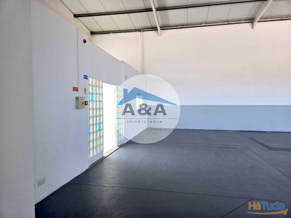 Armazm para comrcio e servios ? 750 m com excelente visibilidade!