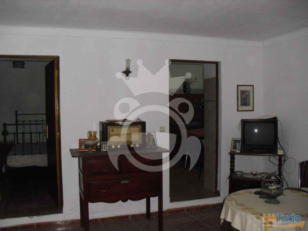 Moradia em Santo Aleixo da Restaurao