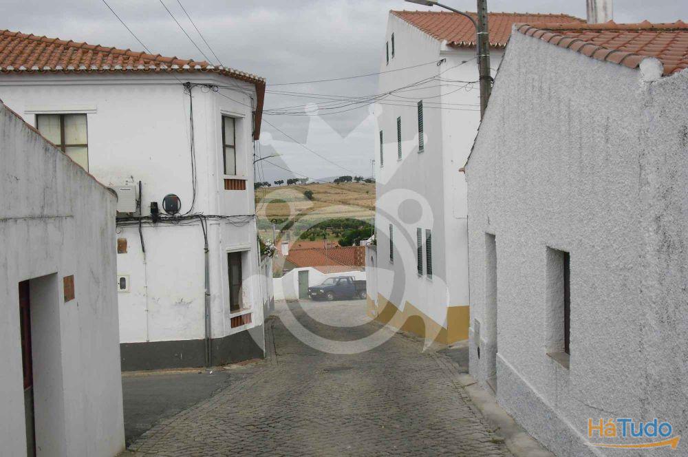 Moradia em Santo Aleixo da Restaurao