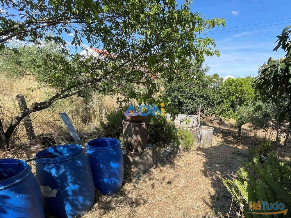 Terreno Agrcola com 2.740 m, construo agrcola e poo