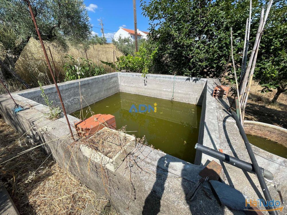 Terreno Agrcola com 2.740 m, construo agrcola e poo