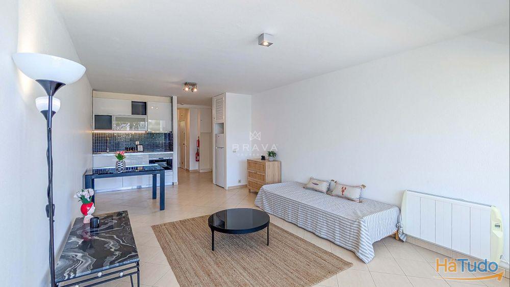 Apartamento T1 com vista piscina e estacionamento no Condomnio P do Lago Vilamoura