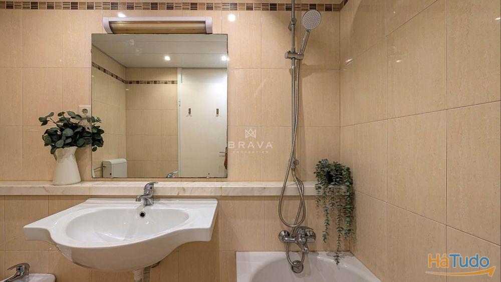 Apartamento T1 com vista piscina e estacionamento no Condomnio P do Lago Vilamoura