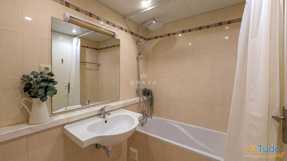 Apartamento T1 com vista piscina e estacionamento no Condomnio P do Lago Vilamoura