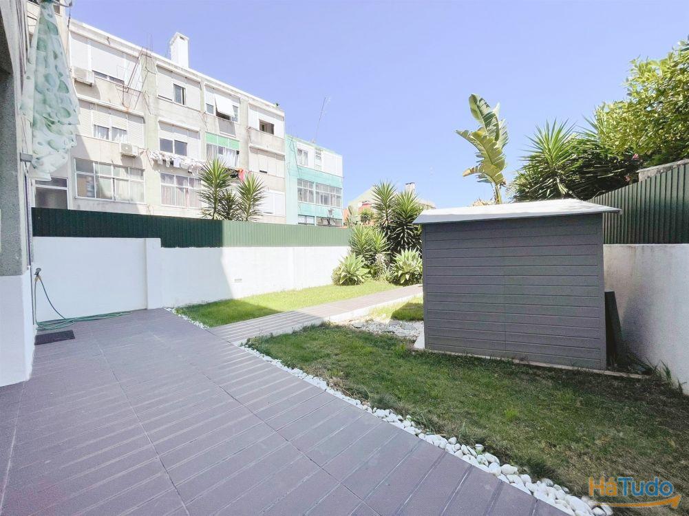 T2 remodelado com jardim de 93m a 10 minutos a p do comboio