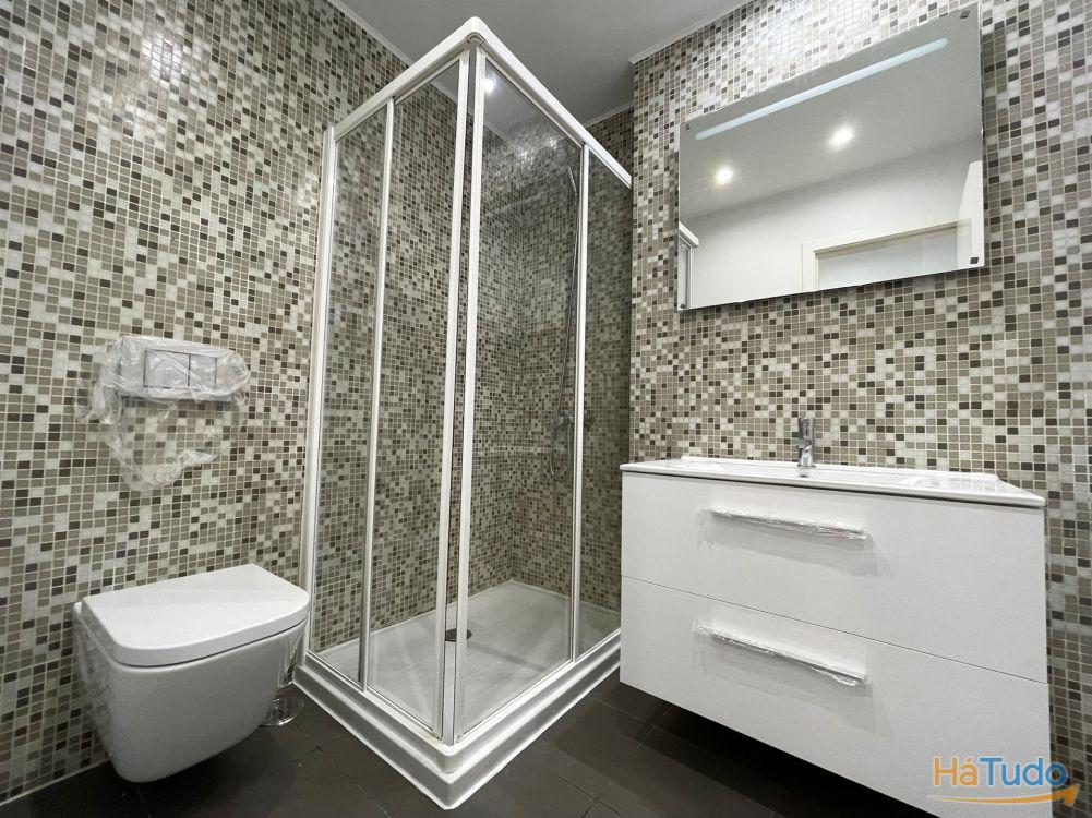 T2 remodelado com jardim de 93m a 10 minutos a p do comboio