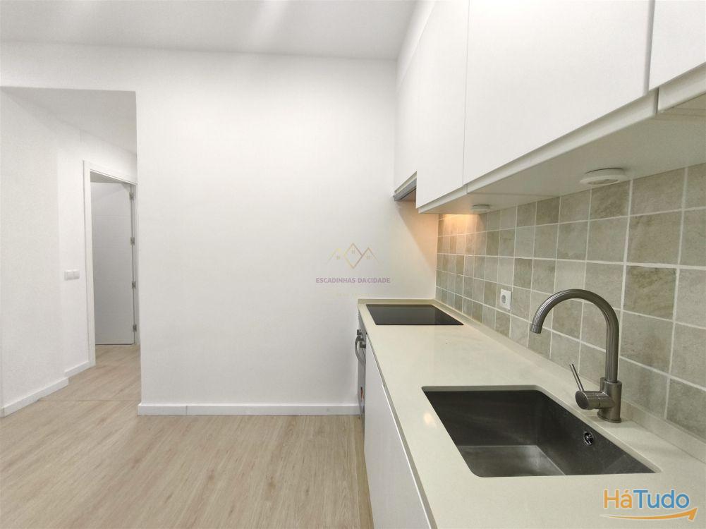 T2 Remodelado na Gra�a, a 10 Minutos do Metro de Santa Apol�nia