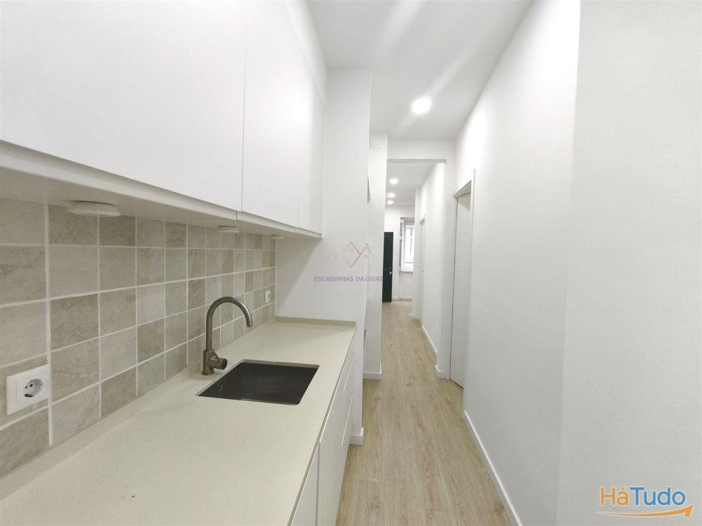 T2 Remodelado na Gra�a, a 10 Minutos do Metro de Santa Apol�nia