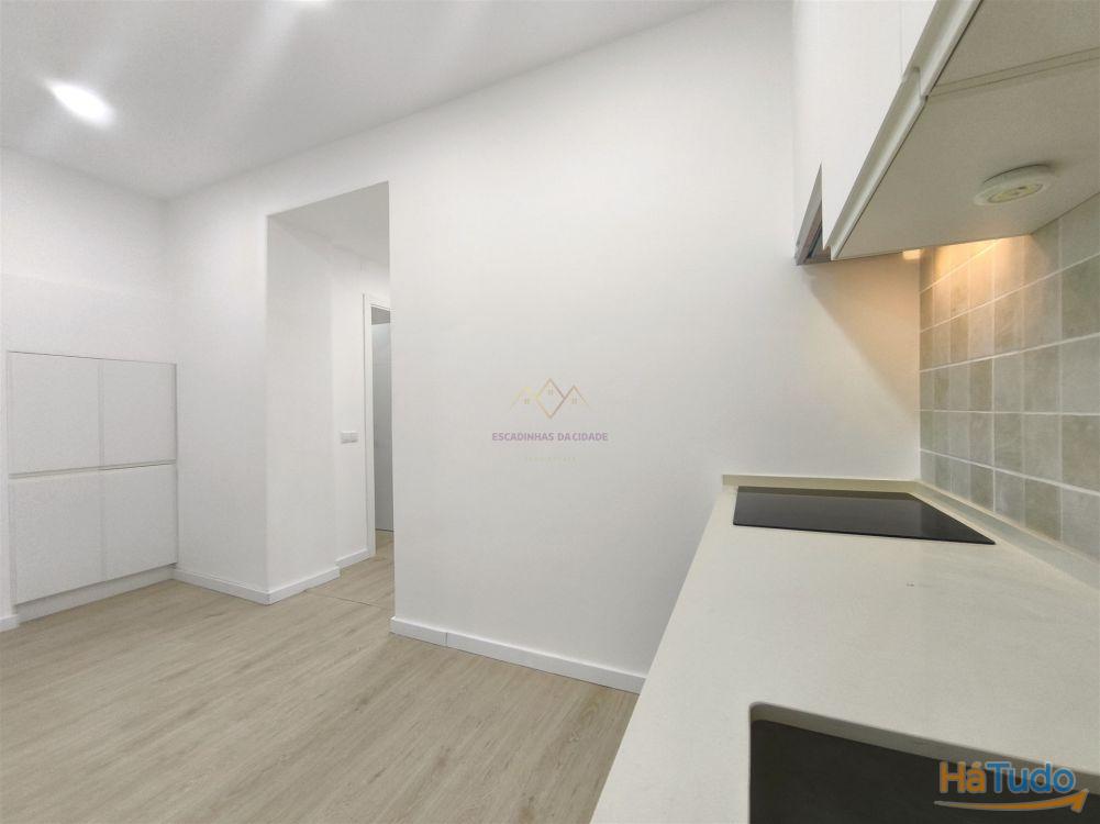 T2 Remodelado na Gra�a, a 10 Minutos do Metro de Santa Apol�nia